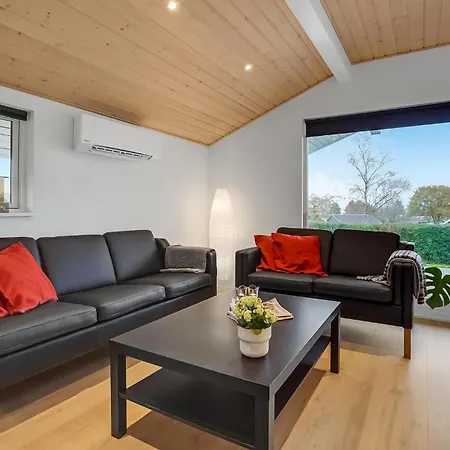 3 Bedroom Stunning In Holiday home Hejls