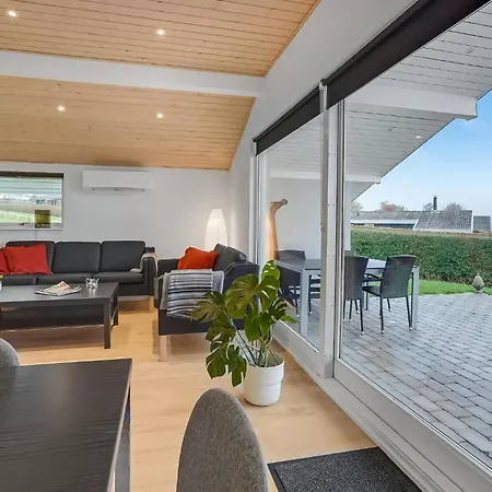 3 Bedroom Stunning In Holiday home Hejls