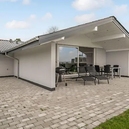 3 Bedroom Stunning In * Hejls