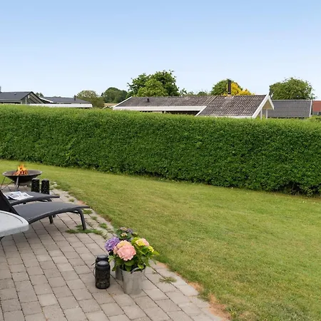 Nyaraló 3 Bedroom Stunning In